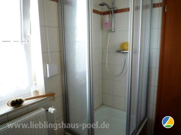 LIEBLINGSHAUS 1 - das Tageslichtbad im EG mit Waschbecken, WC, Dusche und Sauna