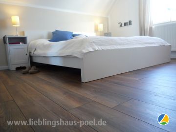 LIEBLINGSHAUS 1 - das 1. Schlafzimmer im Obergeschoss mit einem Doppelbett