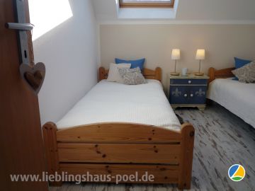 LIEBLINGSHAUS 2 - das 2. Schlafzimmer im OG mit zwei Einzelbetten