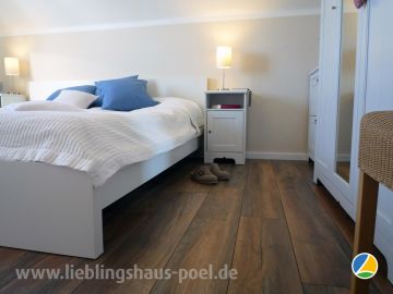 LIEBLINGSHAUS 2 - das 1. Schlafzimmer im OG mit Doppelbett