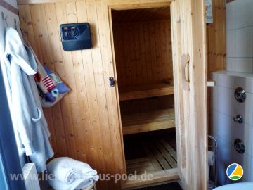 LIEBLINGSHAUS 2 - das Tageslichtbad im EG mit Waschbecken, WC, Dusche und Sauna